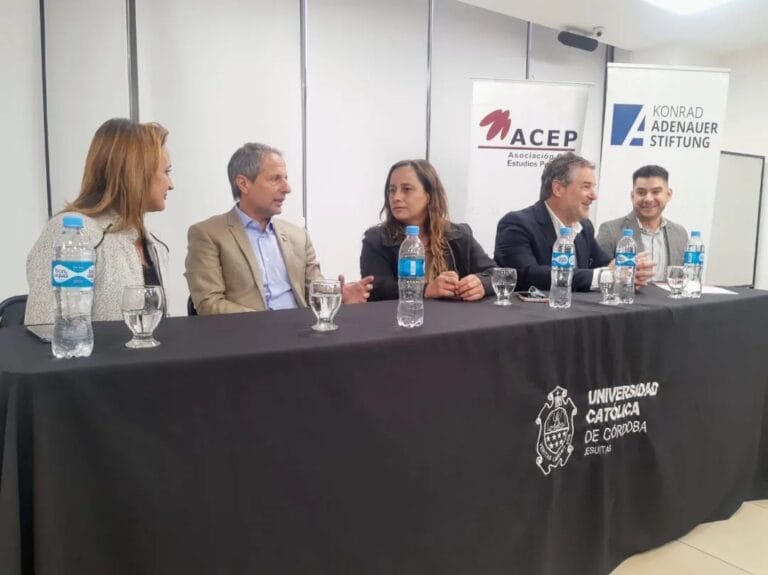 Bernarte disertó en Diplomado en Gestión Pública de la Universidad Católica de Córdoba