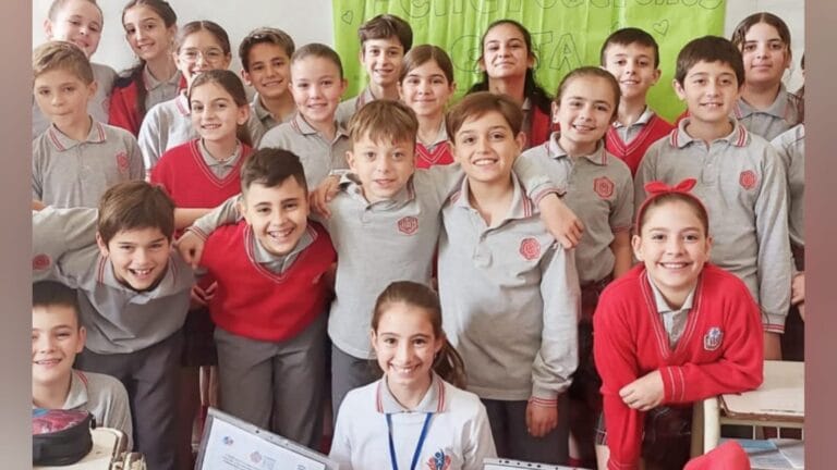 Catalina fue recibida y felicitada por sus compañeros