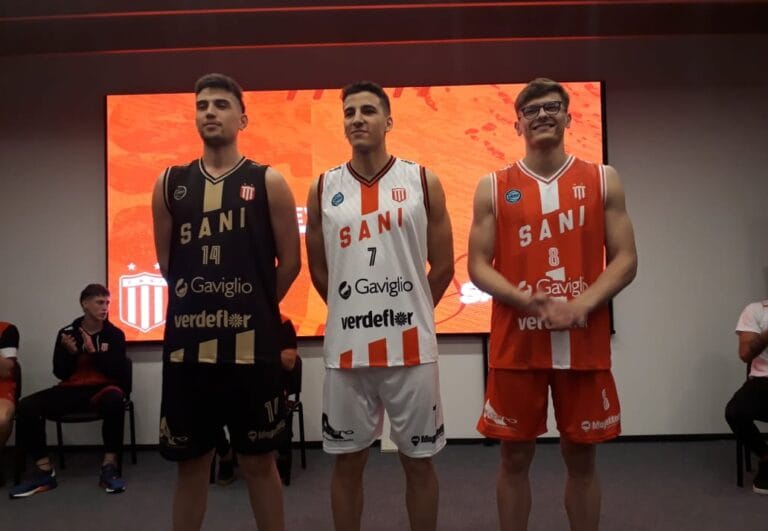 El plantel profesional de Liga Argentina mostró su nueva piel