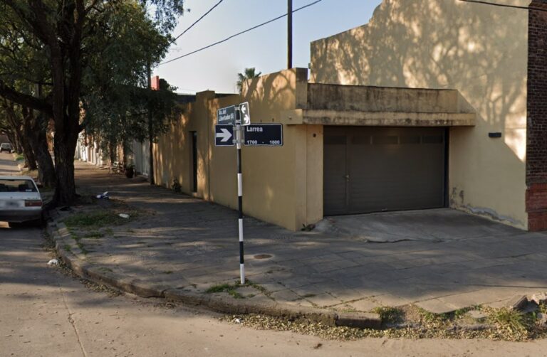Le arrebataron el bolso mientras andaba en bicicleta