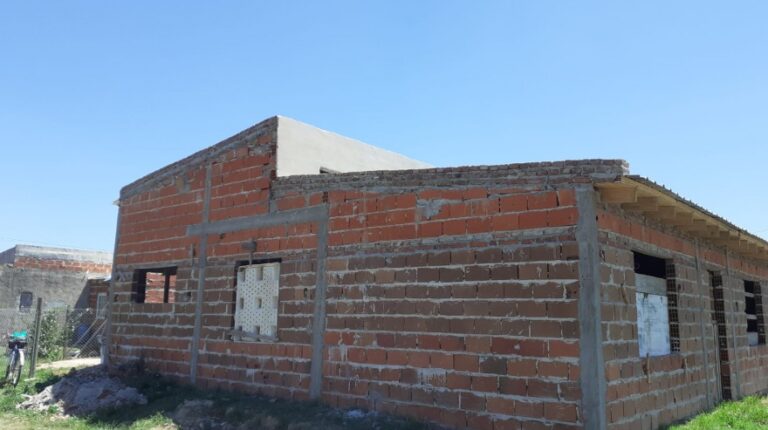 Robaron aberturas de una obra en construcción