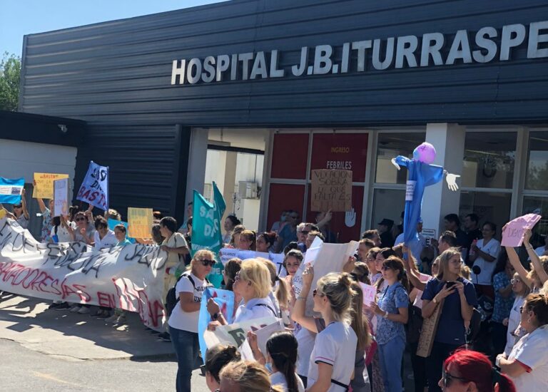 Los empleados de la salud pública emitieron un comunicado reclamando por su situación laboral