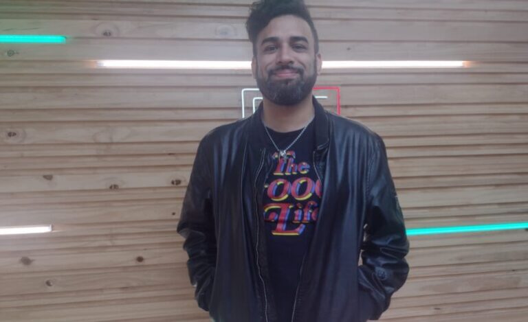 Adrián Vocos está nominado a mejor director teatral de importante premio