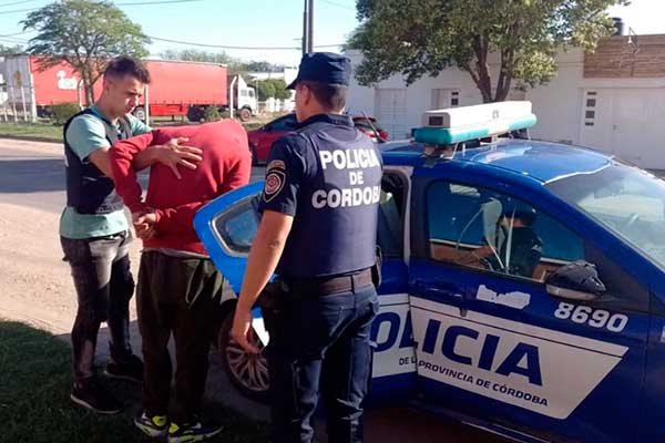 Un hombre borracho agredió a su pareja y fue detenido