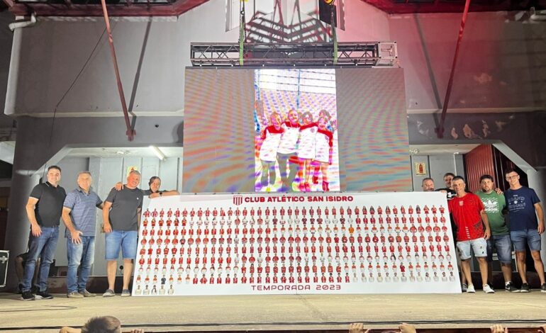  San Isidro presentó una gigantografía con sus deportistas