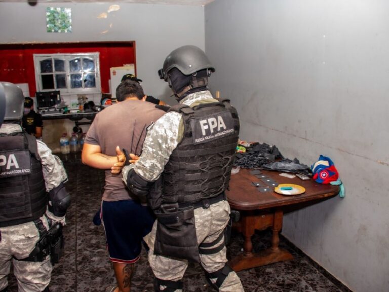 Detuvieron a dos sujetos por comercialización de drogas