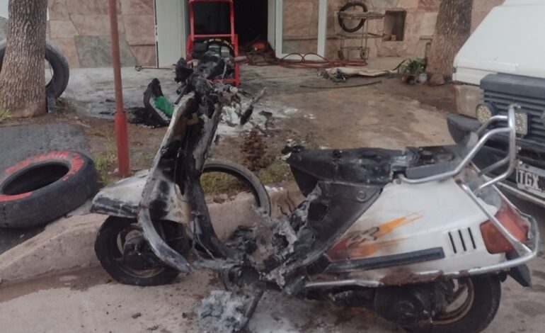  Se incendió una motocicleta en una gomería