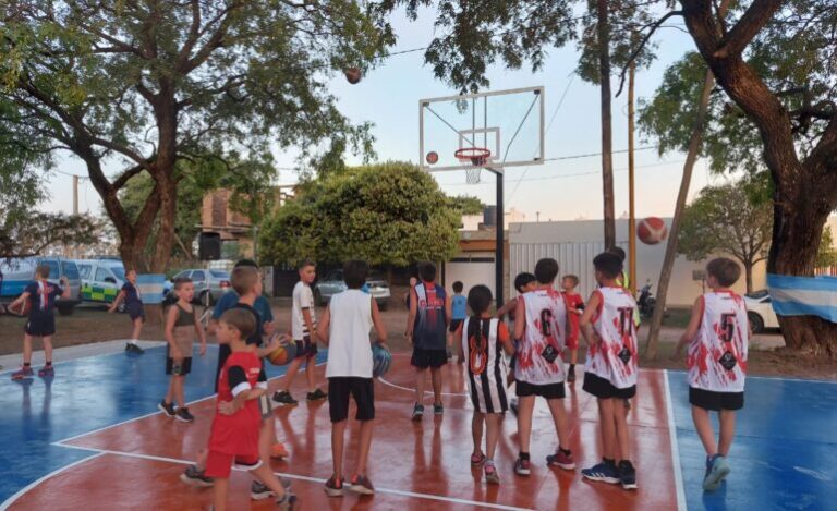 Facundo Campazzo reaccionó a la cancha de básquet 3×3 inaugurada en barrio José Hernández