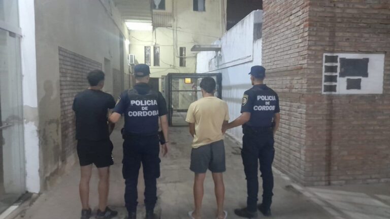 Detuvieron a dos jóvenes que se encontraban en el campo de deportes del Ipet 50