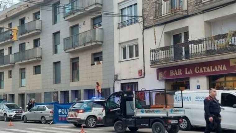 Gemelas argentinas cayeron desde un tercer piso en Barcelona: una murió