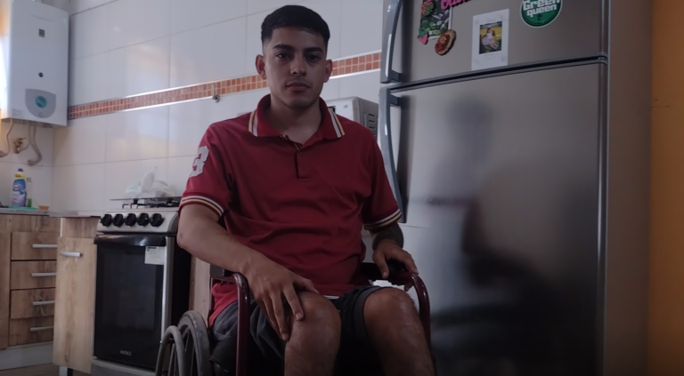 Ariel, el luchador que tuvo un accidente que le cambió la vida y que hoy busca poder trabajar