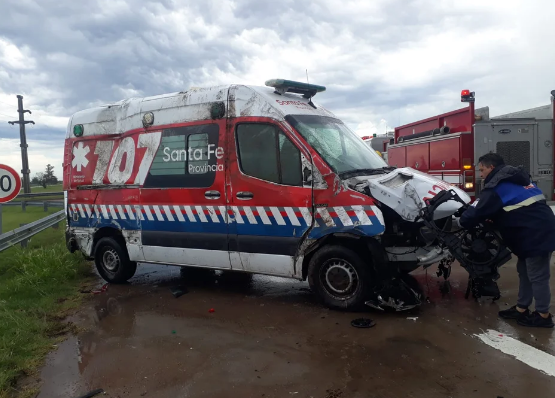 Una ambulancia de Frontera tumbó en la Autovía 19