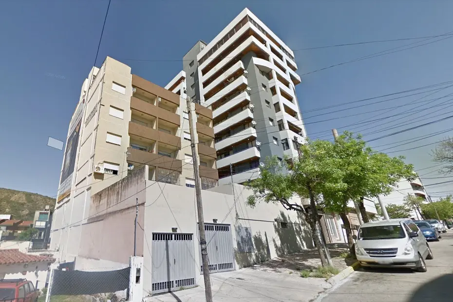 Una beba cayó de un quinto piso en Villa Carlos Paz: lucha por su vida