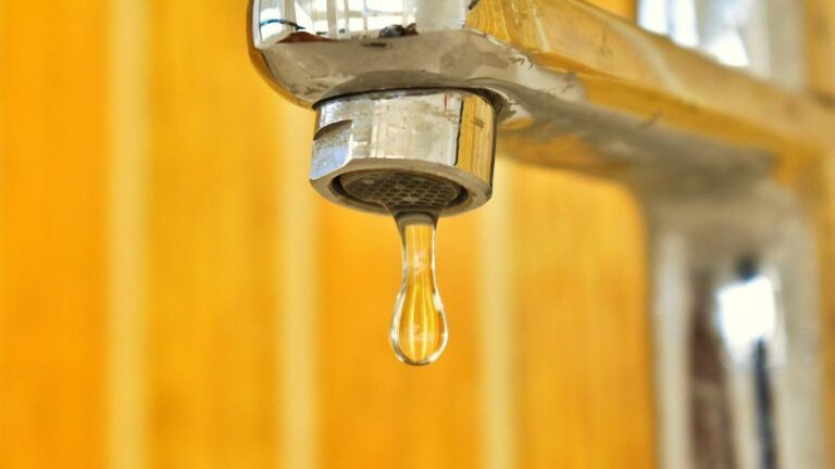 Corte de agua en barrio Sarmiento