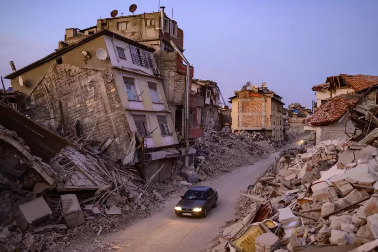 Seis muertos tras un nuevo terremoto en la frontera entre Turquía y Siria
