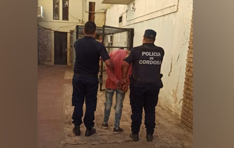 Un hombre fue detenido mientras escapaba de un robo