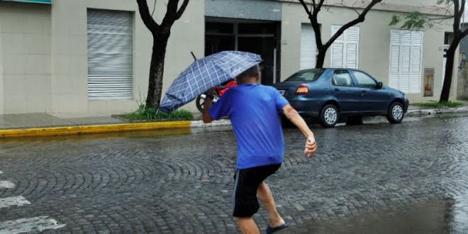 Sigue lloviendo en la ciudad y se registraron 104 mm: ¿hasta cuando sigue este tiempo?