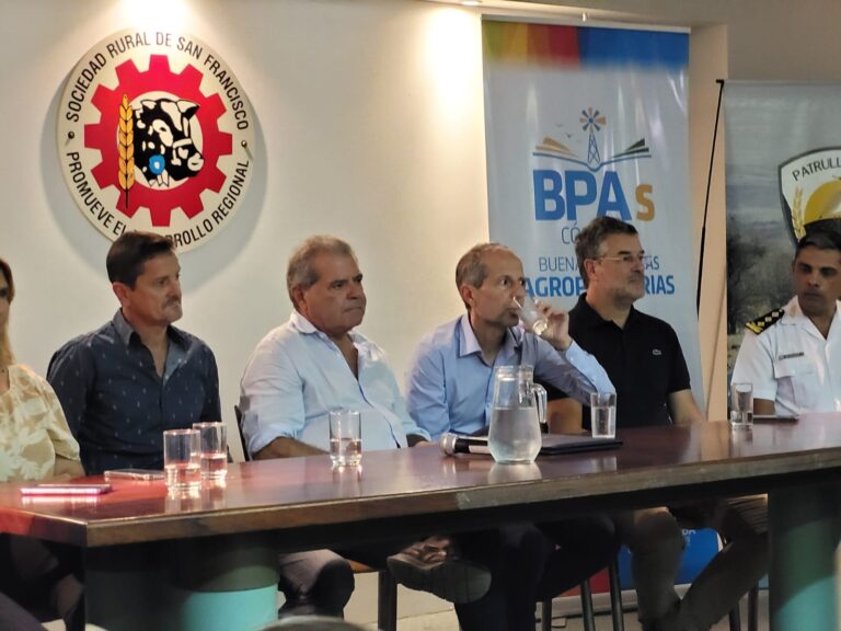 Entregaron aportes a productores agropecuarios y presentaron un nuevo móvil para la Patrulla Rural