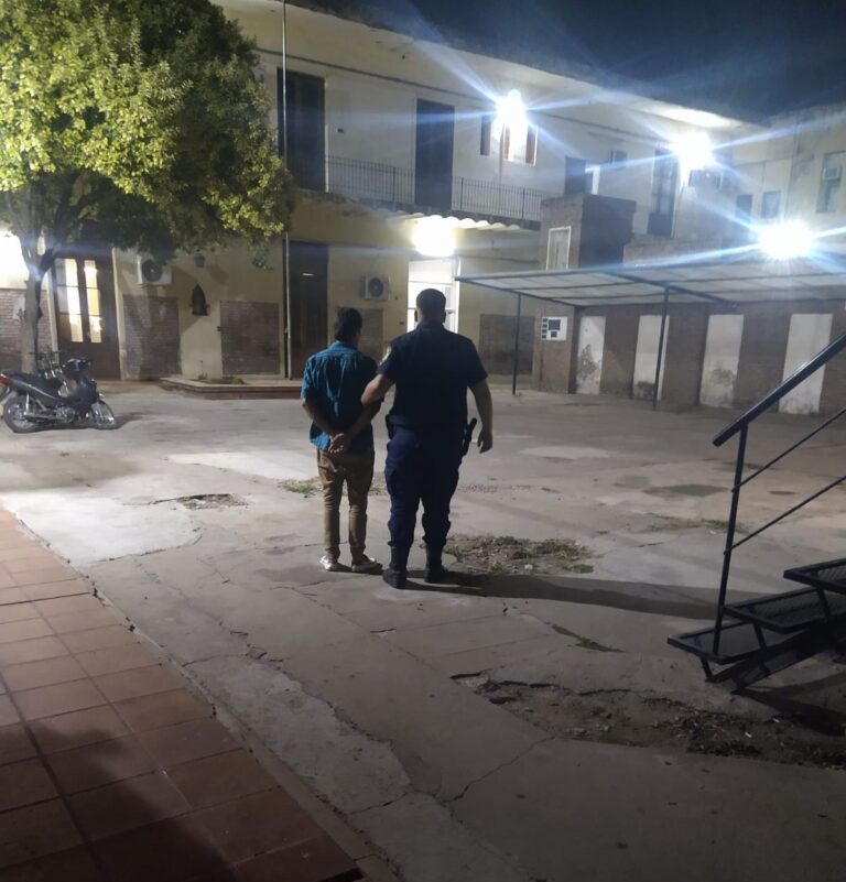 Fue detenido un joven que tenía pedido de detención por hecho de robo calificado