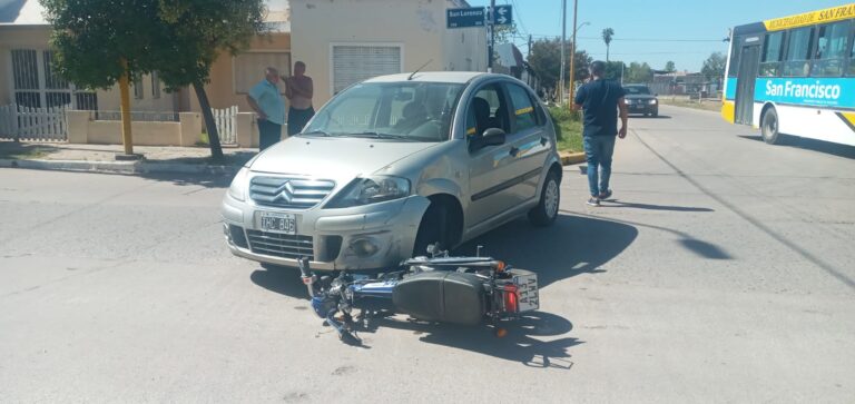 Tras choque, una mujer resultó con heridas graves
