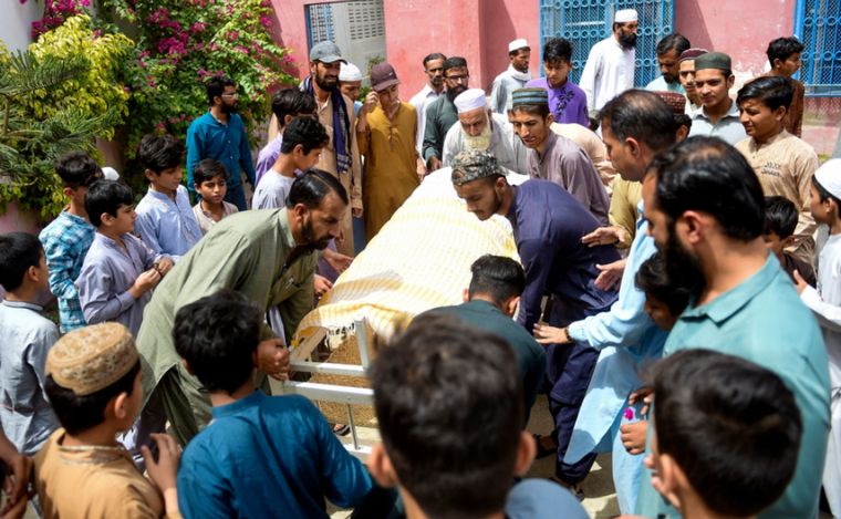 Tragedia en Pakistán: al menos 11 muertos en una estampida para conseguir comida