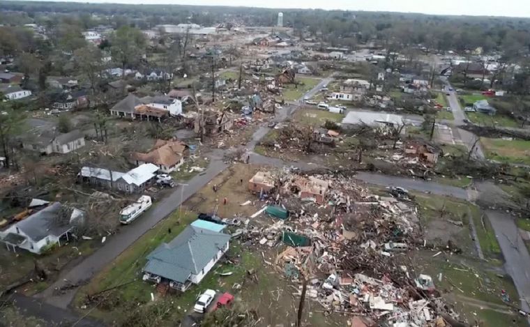 Devastador tornado y tormentas severas dejan seis muertos en Estados Unidos