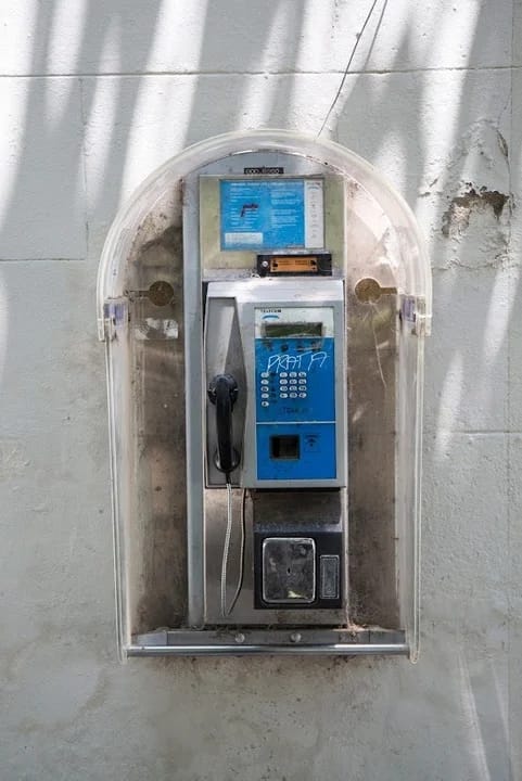 El teléfono público, un servicio que desapareció con el paso del tiempo