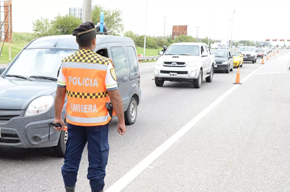 Multimedia.normal.9219b5e628e93cc3.706f6c696369612d63616d696e657261206279207072656e73612e6362615f6e6f726d616c2e77656270