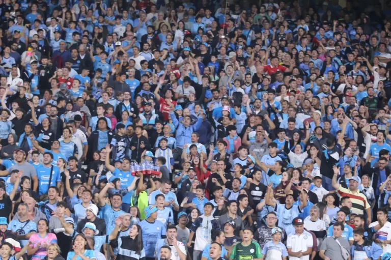 Un hombre cayó a una fosa del Kempes, durante el partido de Belgrano