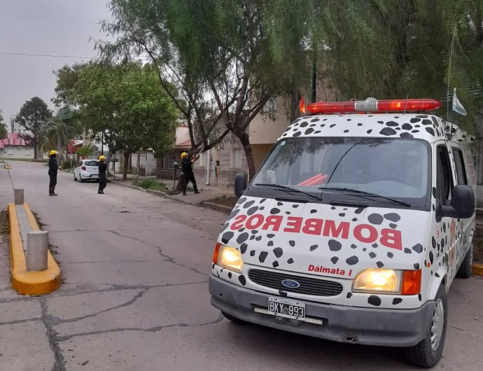 21561 bomberos morteros arboles