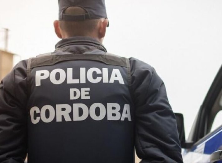 Aprehensión de femenina por resistencia y amenazas calificadas