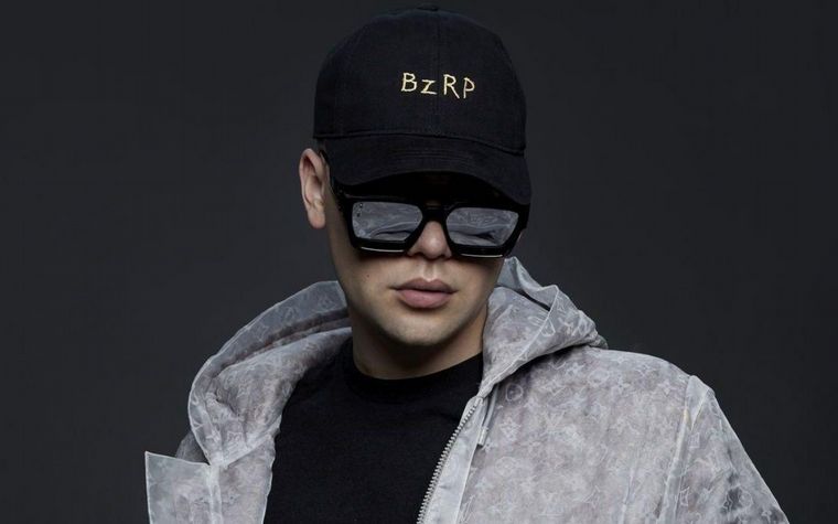 Bizarrap presentó la «session» de Peso Pluma con un llamativo cortometraje