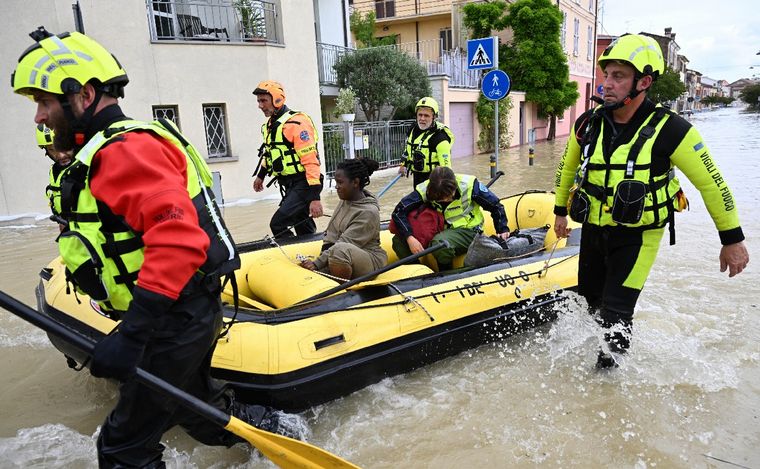 Nueve muertos y más de 10 mil evacuados por las inundaciones en Italia