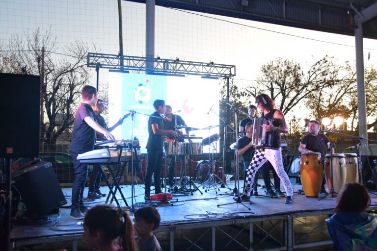 Barrio Parque vivió una fiesta con La Muni de Barrio en Barrio