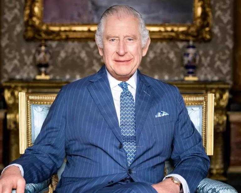 Le tiró cinco huevos al rey Carlos III y promete arruinarle la coronación: “El Reino Unido se derrumbará”