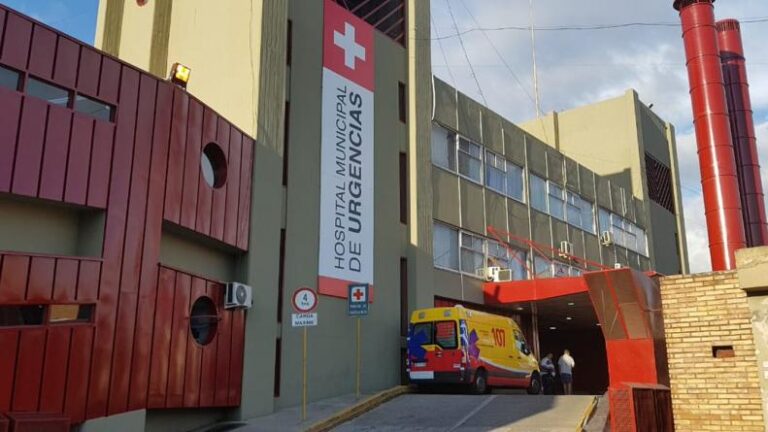 Conmoción en Córdoba: intentó atacar a la Policía tras un brote psicótico y murió