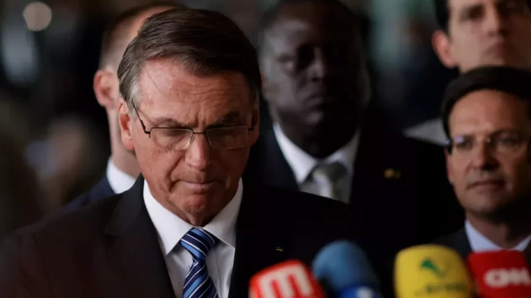 Allanan a Bolsonaro tras una investigación por fraudes con la vacuna de Covid-19