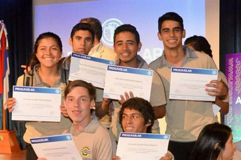 El Gobierno dispuso un aumento del 42% de las Becas Progresar