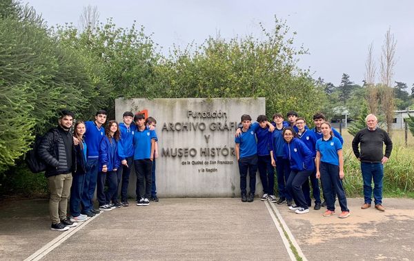 Estudiantes de la Esc. «Dante Alighieri» visitaron el Archivo gráfico y Museo local