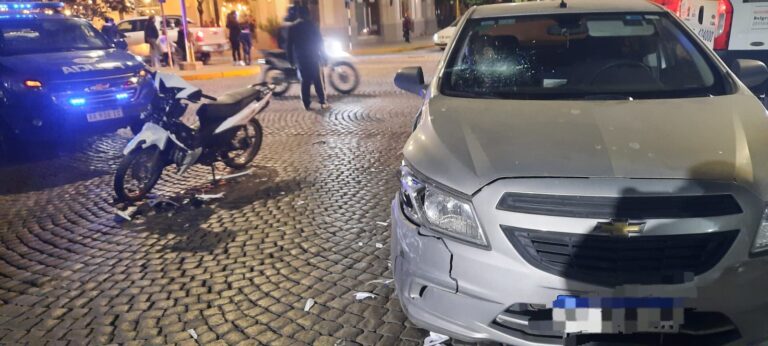 Un joven motociclista sufrió la fractura de un dedo en un accidente