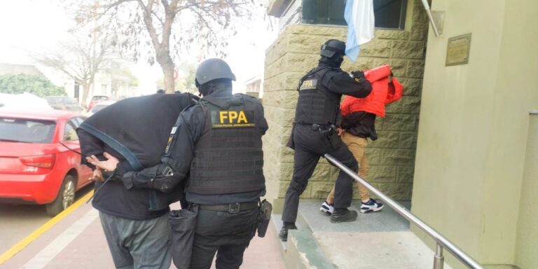FPA secuestró más de 2500 dosis de drogas y detuvo a hermanos que vendían drogas en la Tordilla y Arroyito