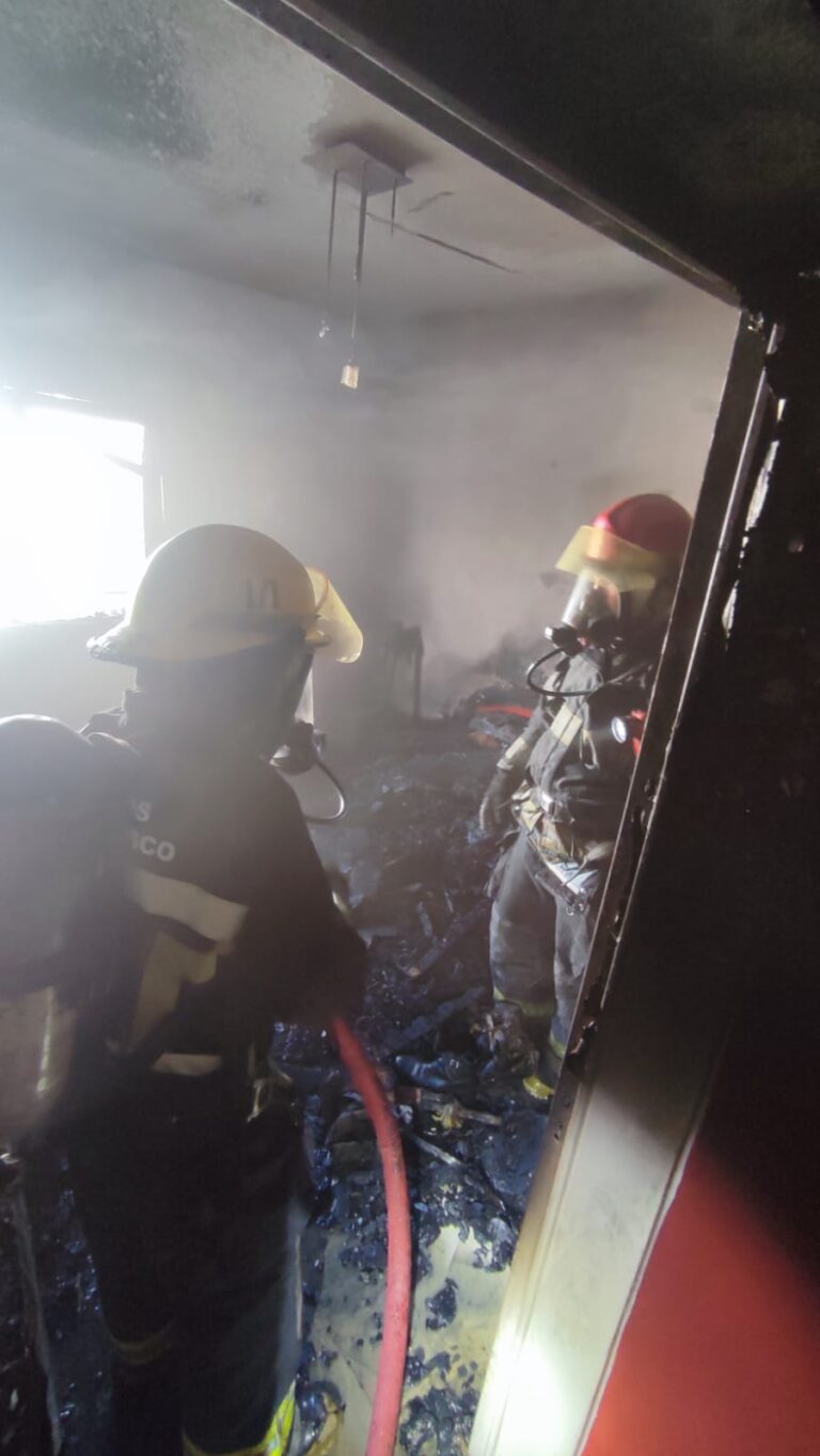 Incendio accidental en vivienda causa daños materiales