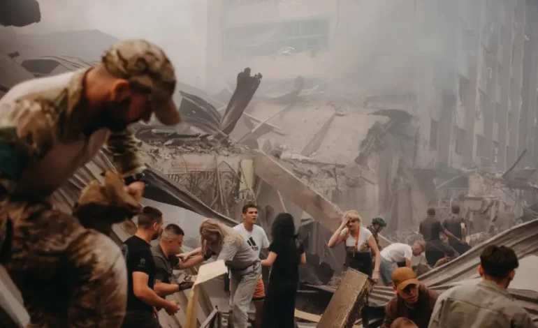  Ucrania: Un bombardeo contra una pizzería dejó al menos 11 muertos