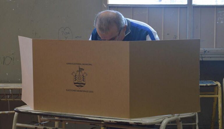 Prohíben entrar a votar con el celular en Córdoba: cómo aplicarán la medida