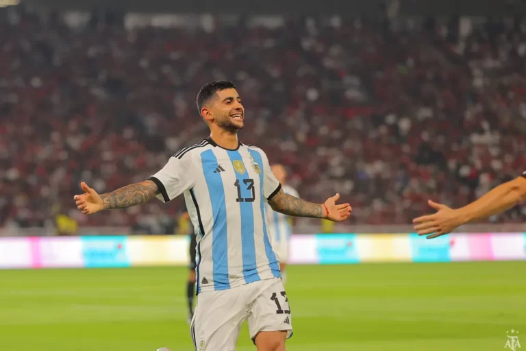 Fútbol: Argentina derrotó a Indonesia por 2 a 0 en el cierre de la gira por Asia