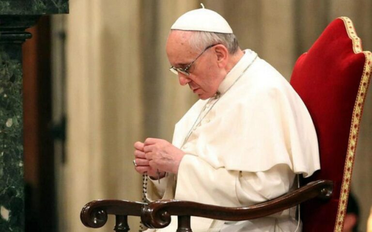El Papa se recupera bien de la operación pero no dará la bendición este domingo