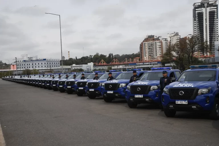 Entregaron 72 camionetas para patrullar el interior provincial