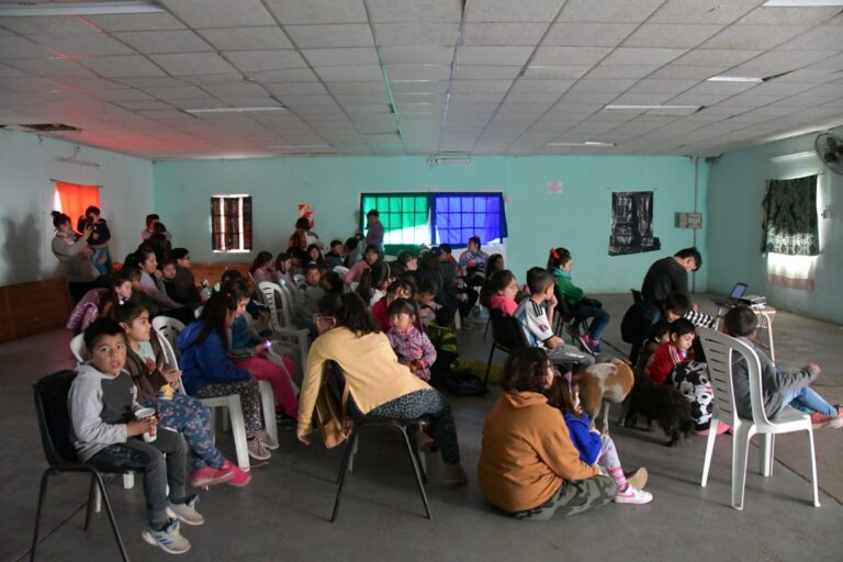 La mesa barrial de barrio Parque realizó cine y merienda en vacaciones de invierno