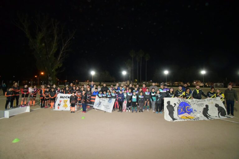 La cancha de hockey municipal ya cuenta con iluminación