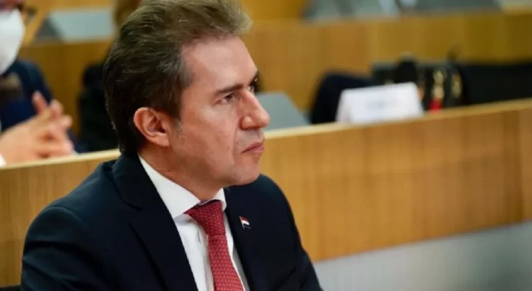 Un ministro paraguayo propuso construir un muro en la frontera con Argentina